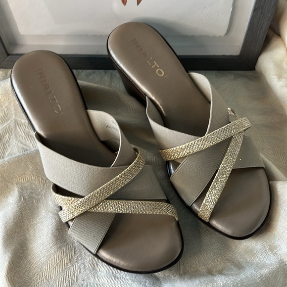 Rialto Sandals - Picture 1 of 6